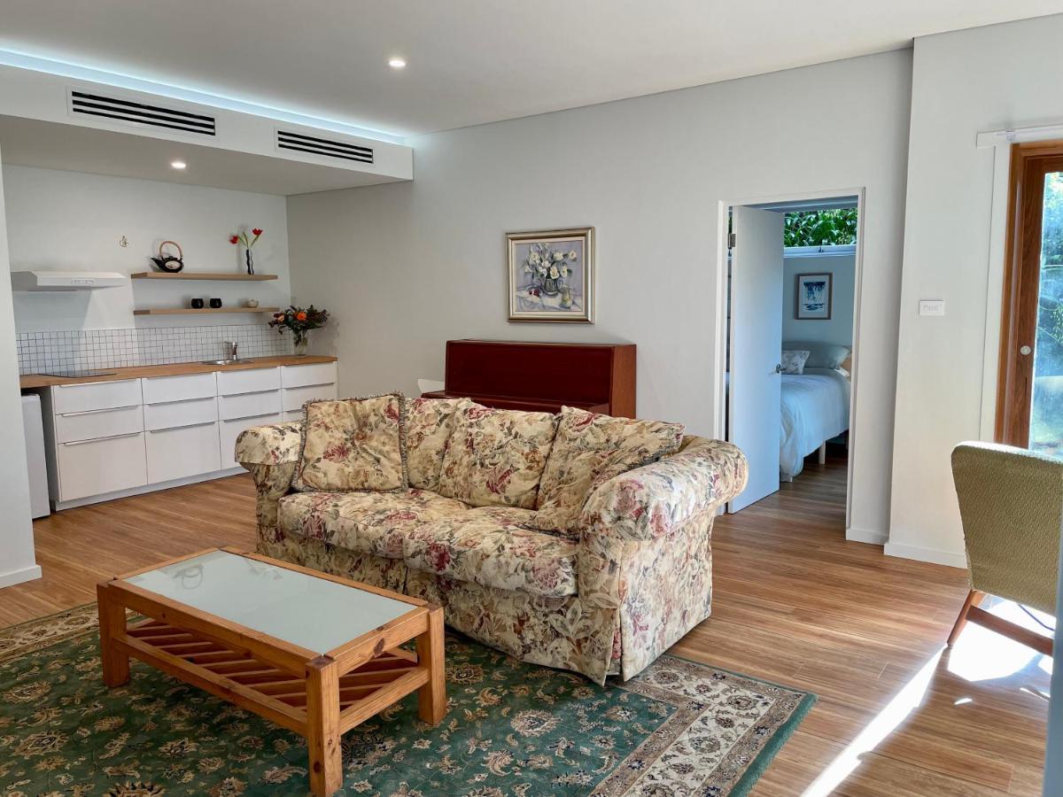 Tranquil Garden Apartment With Living Room Wollongong Eksteriør billede