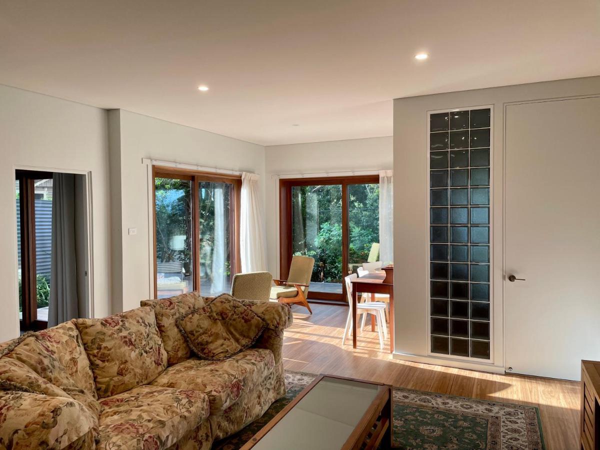 Tranquil Garden Apartment With Living Room Wollongong Eksteriør billede